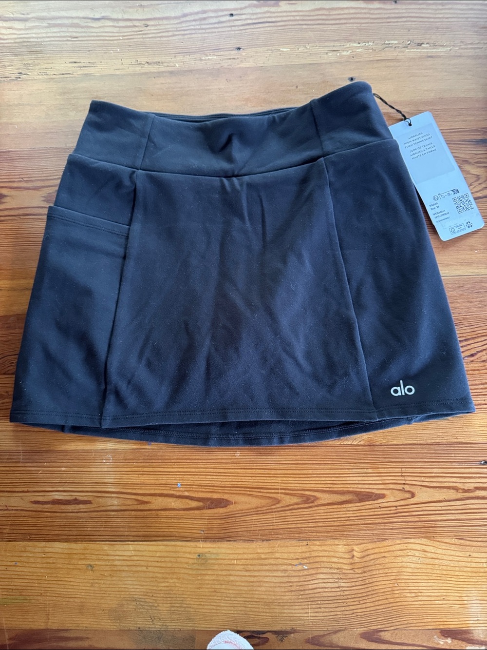 ALO YOGA AIRBRUSH TENNIS SKIRT – NEW WITH TAGS – XS 🖤